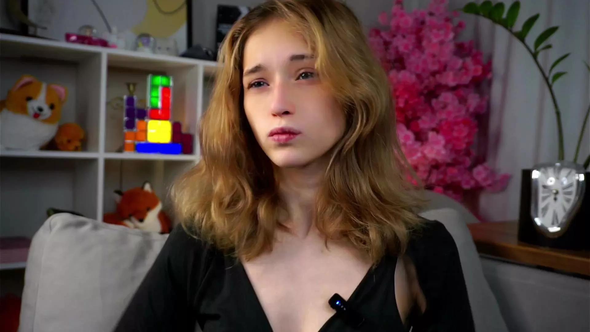 Offline EdythCorell on Cam4