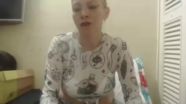 Elektra_momy on Cam4 