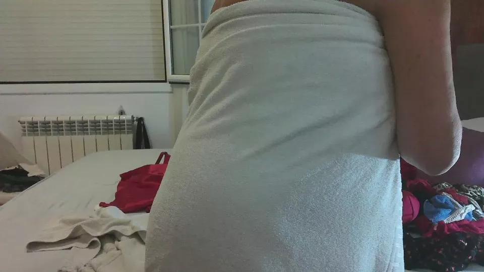 Offline EllaSola69 on Cam4