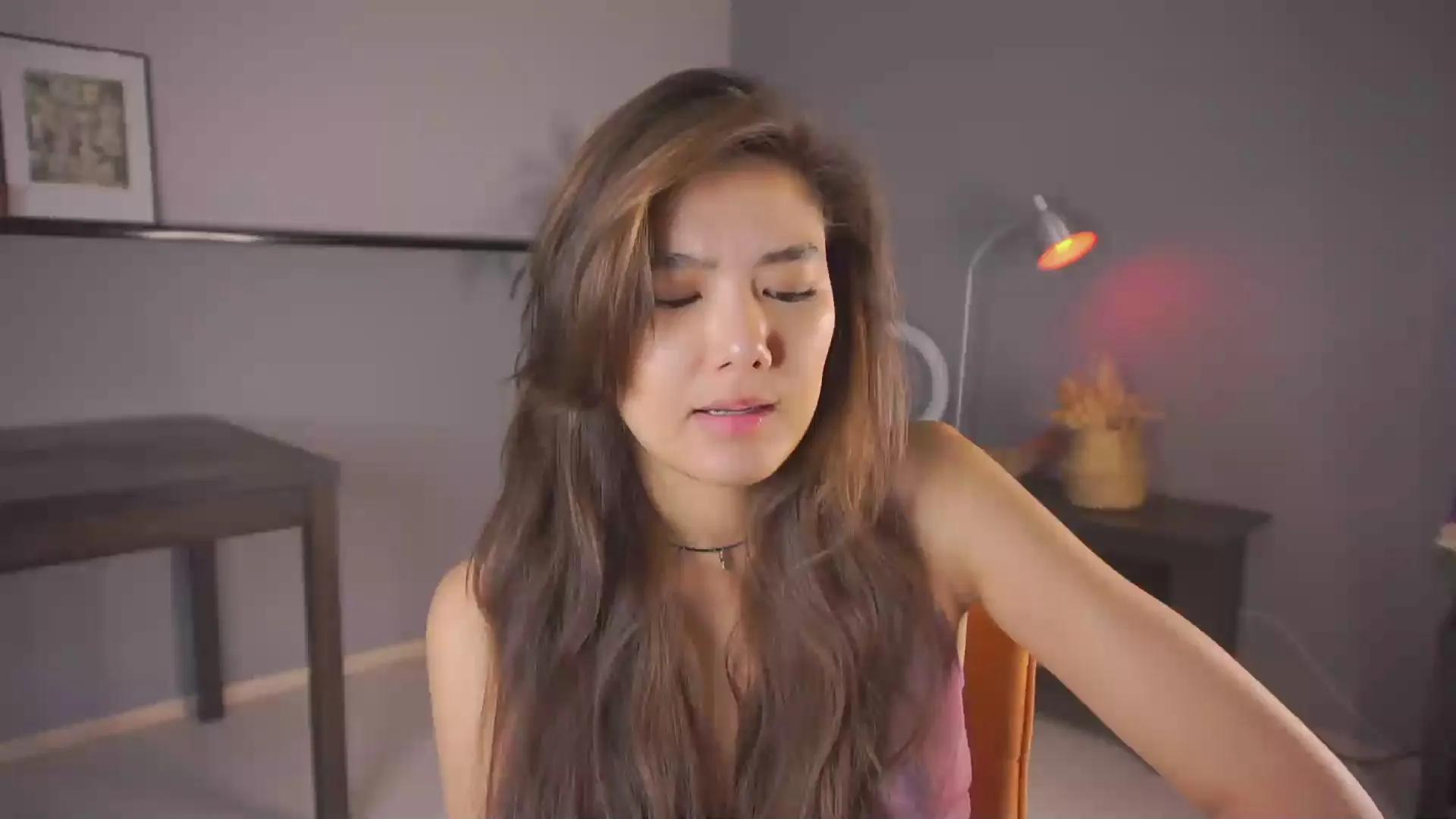 Offline ElletteBenny on Cam4