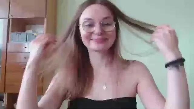 Offline EllyHEARTx on Cam4