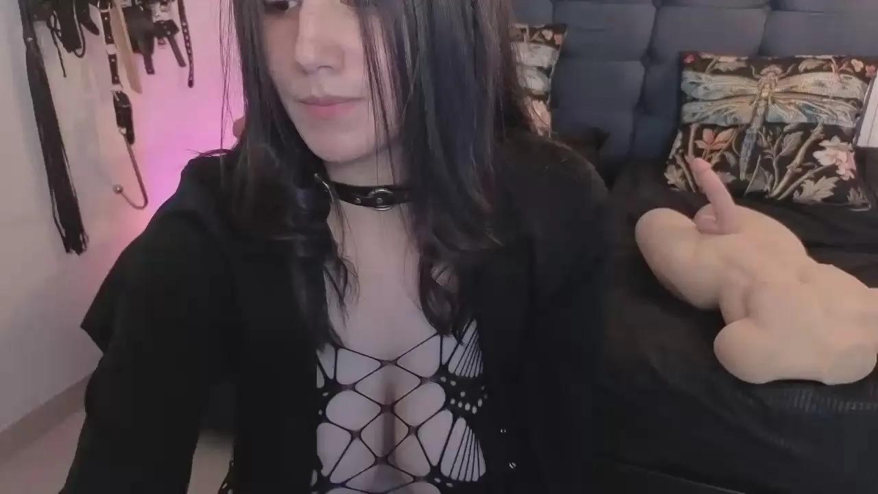 Offline elowen_halley1 on Cam4