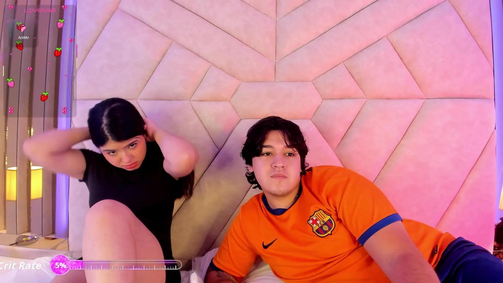 Offline EmilyANDrew on Cam4