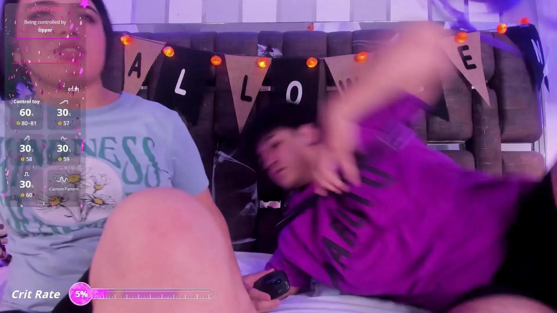 Offline EmilyANDrew on Cam4