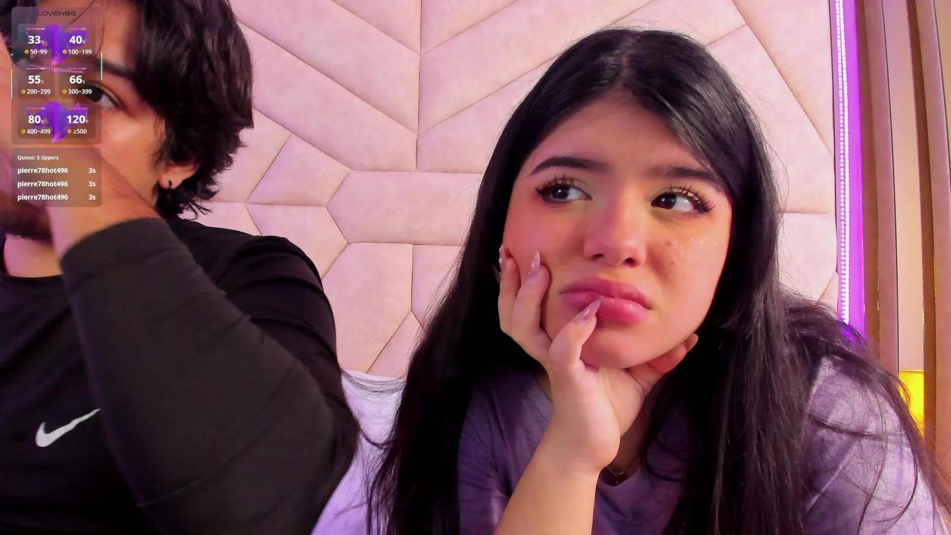 Offline EmilyANDrew on Cam4