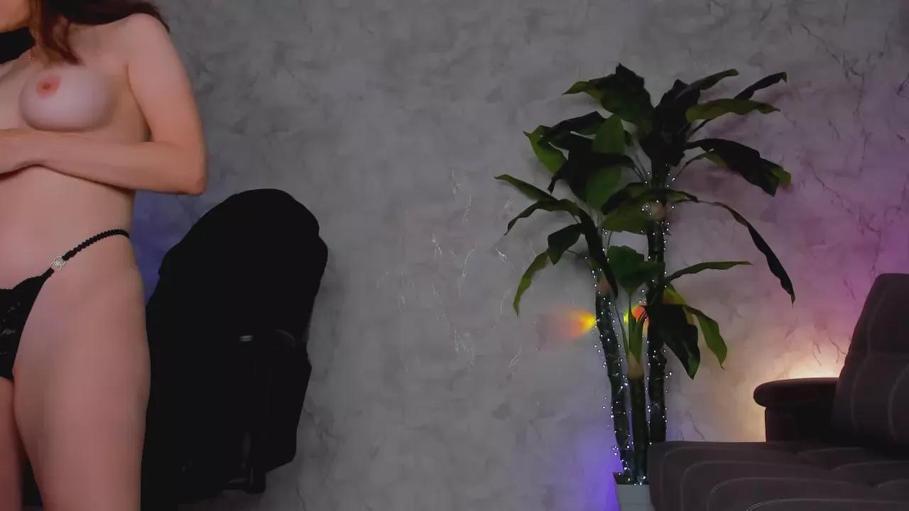 Offline EMMA77777 on Cam4