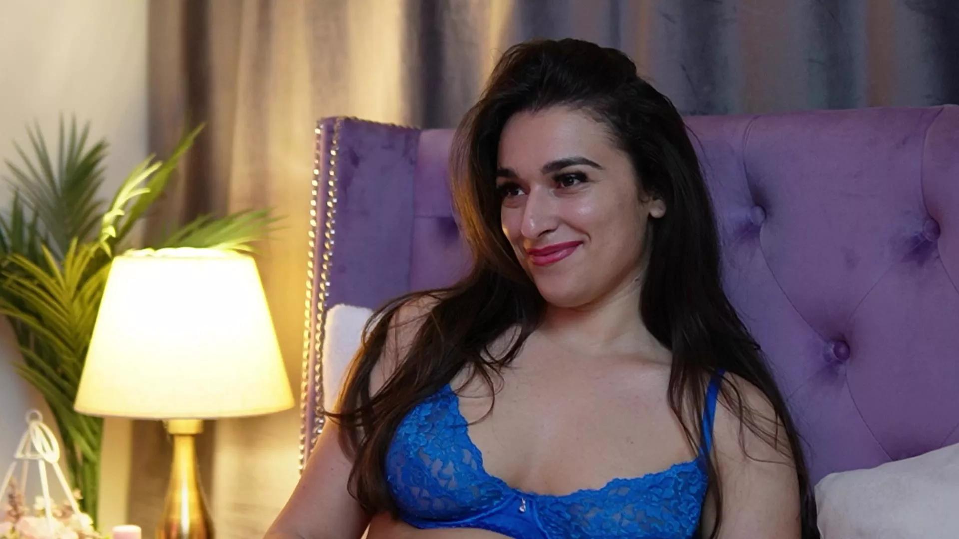 Offline EmmaDallas on Cam4