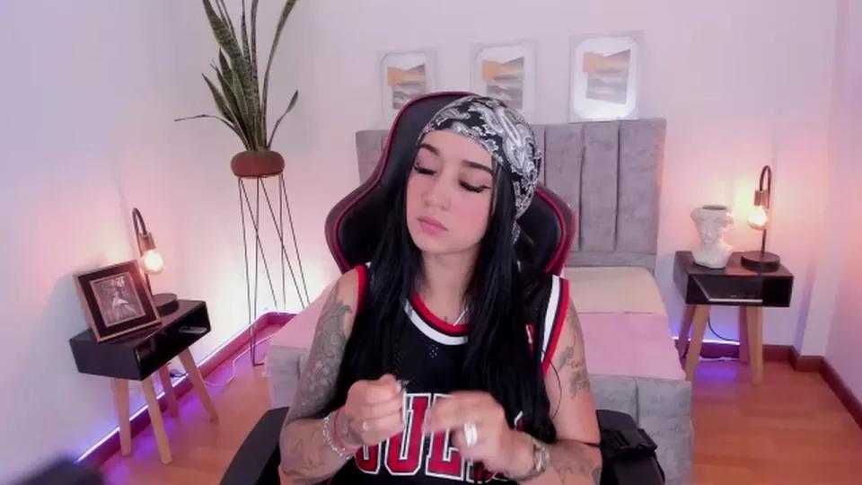 Offline EmmyEvans on Cam4