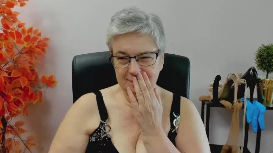 Offline femmeIRIS on Cam4