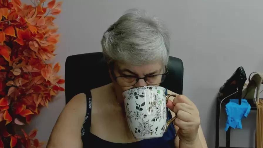 Offline femmeIRIS on Cam4