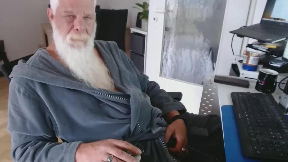 Offline germanman66 on Cam4