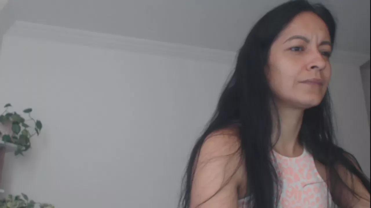 Offline GOLDENBOOTY on Cam4