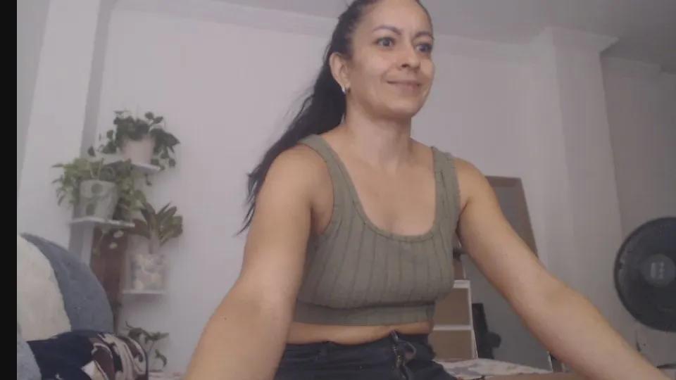 Offline GOLDENBOOTY on Cam4