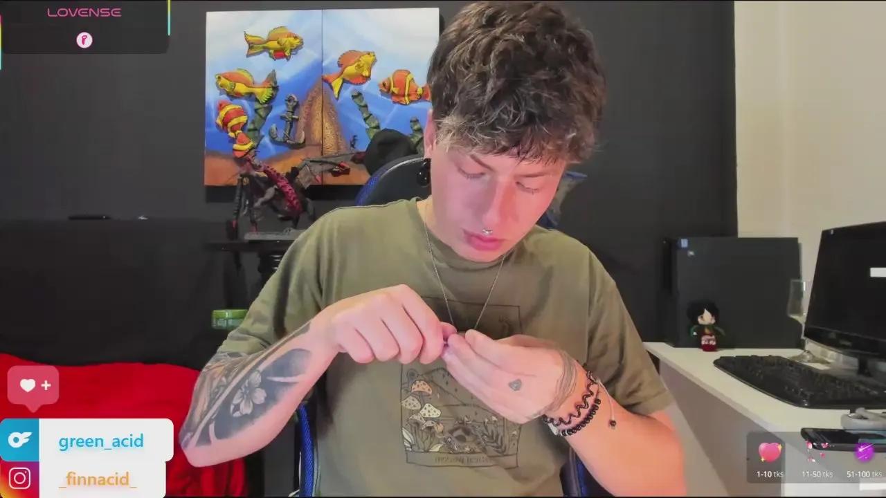 Offline Green_acid on Cam4