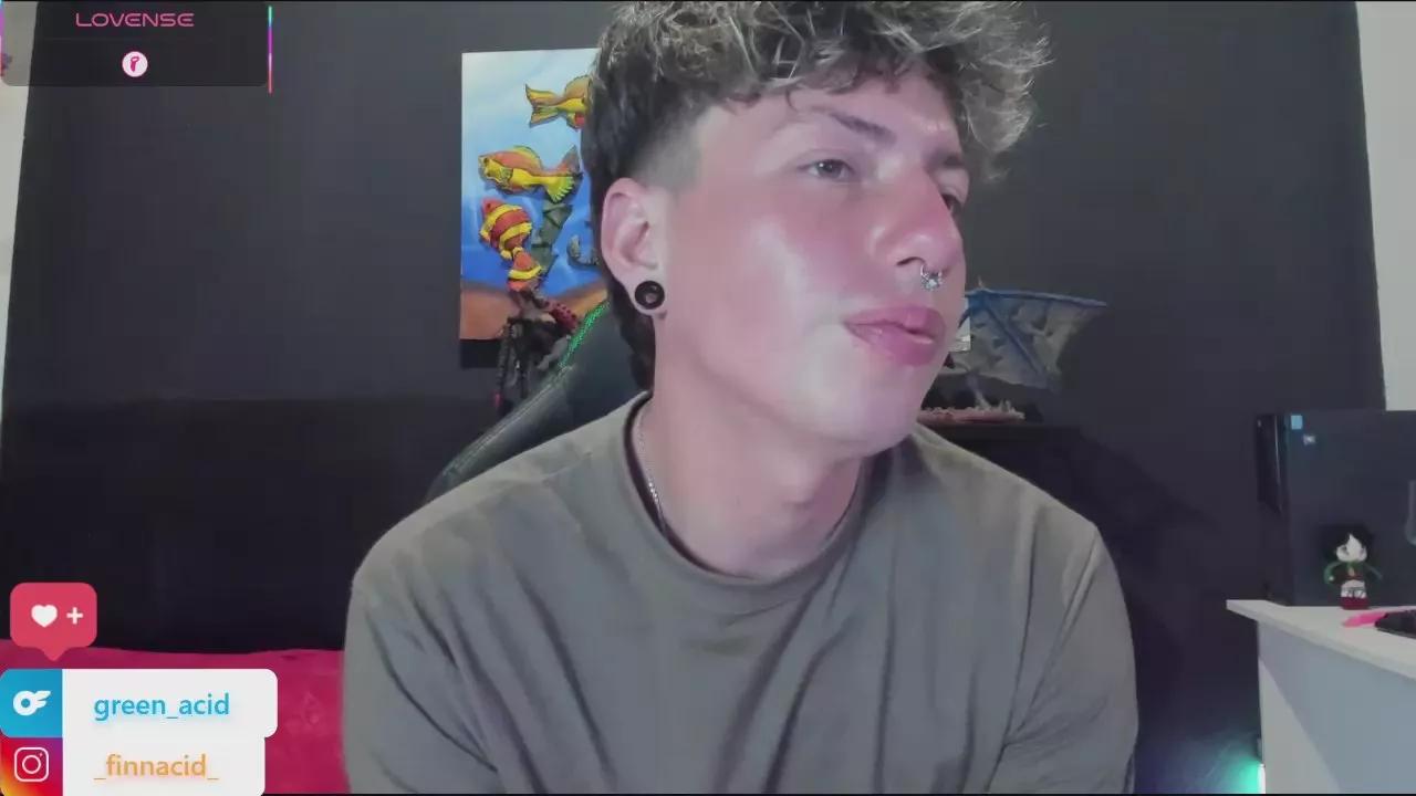 Offline Green_acid on Cam4