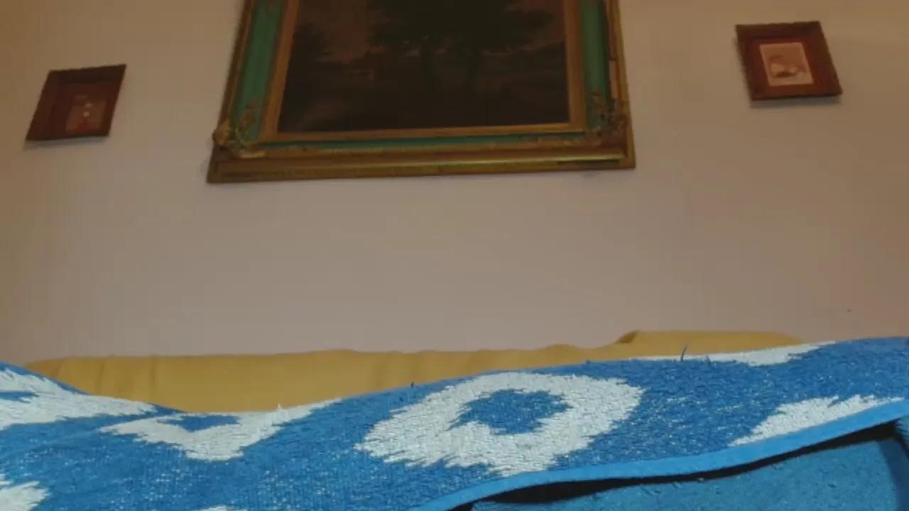 Offline HAIRYPUSSYLIPS on Cam4