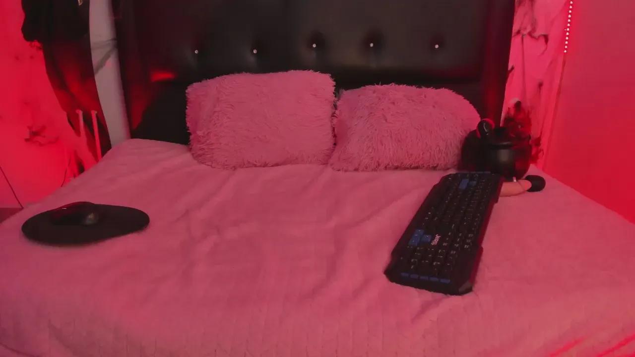 Hanna_Kl —  #pussy #pee #AssToMouth #squirt #C2C #anal #amateur