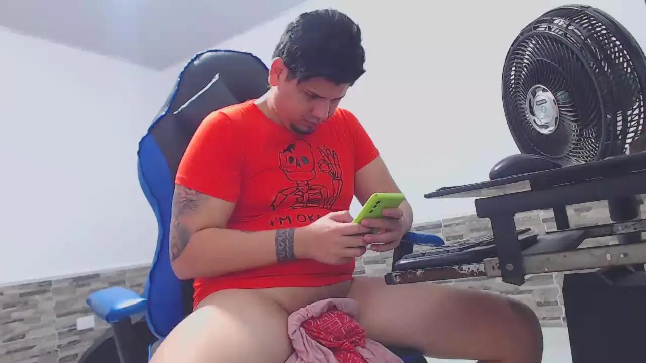 hercules69_hot —  #pee #feet #armpits #milk #masturbation #striptease #amateur