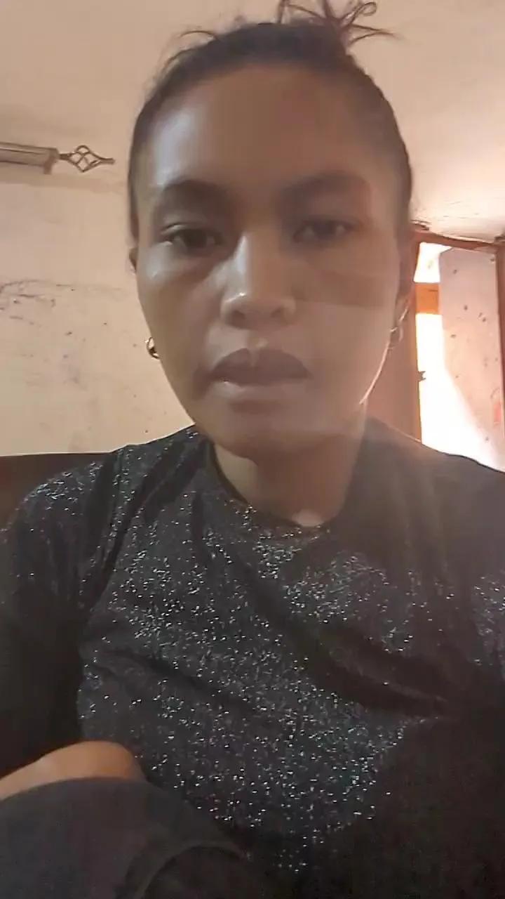 Offline honey_3xxx on Cam4