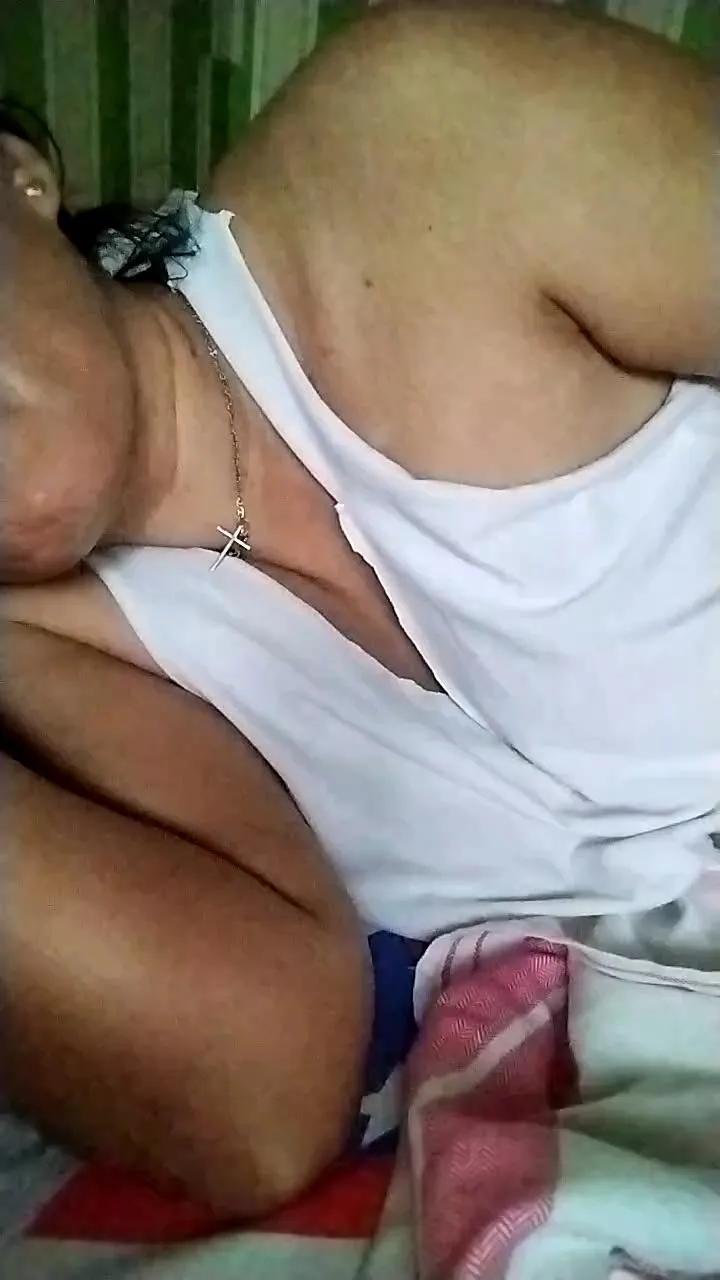 Offline Hotmama45 on Cam4