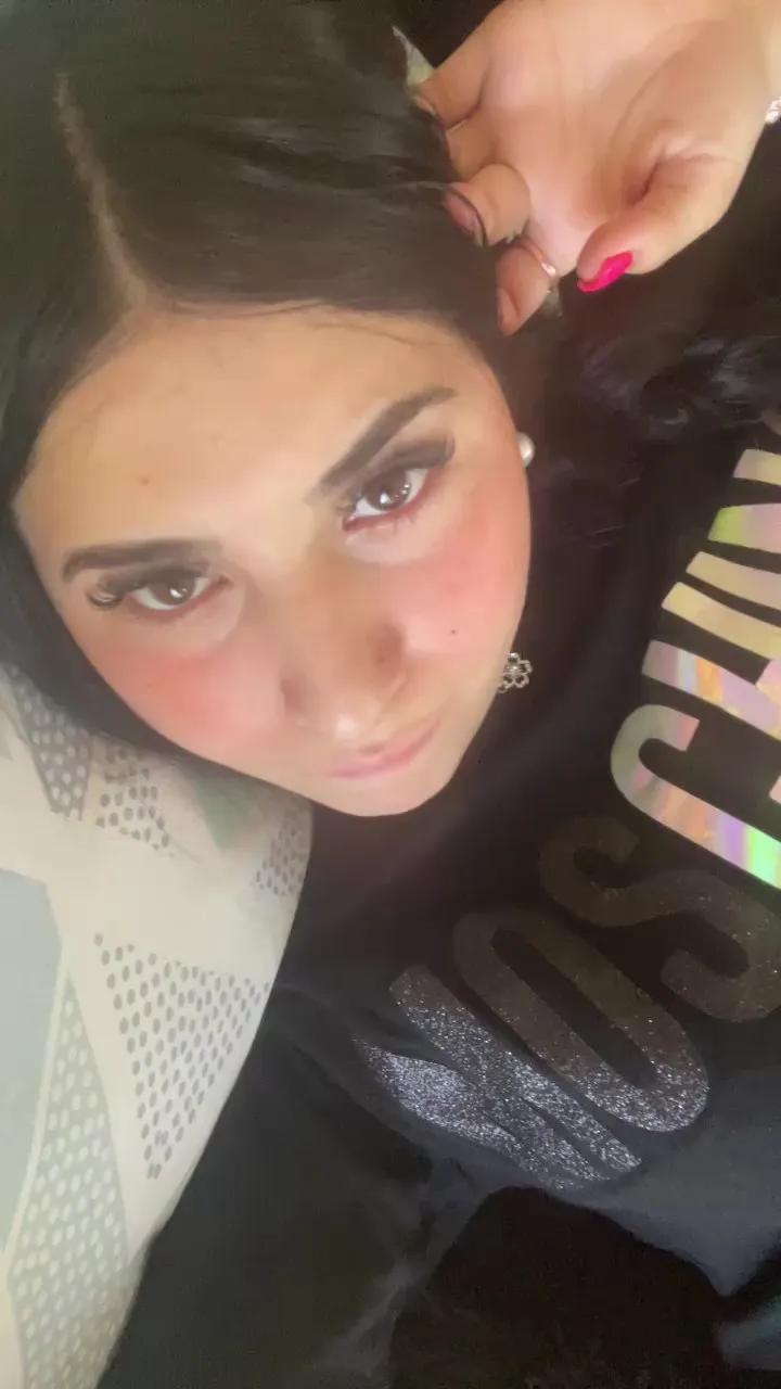 Offline hottll2 on Cam4