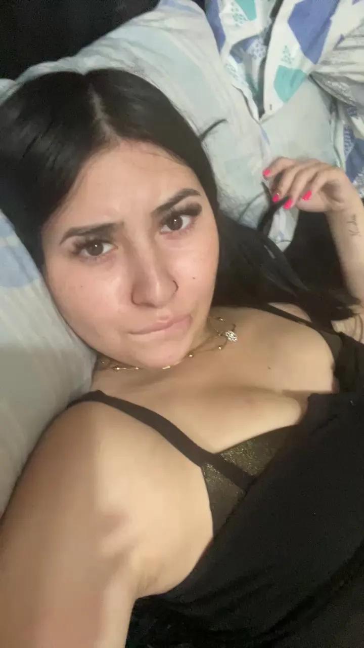 Offline hottll2 on Cam4