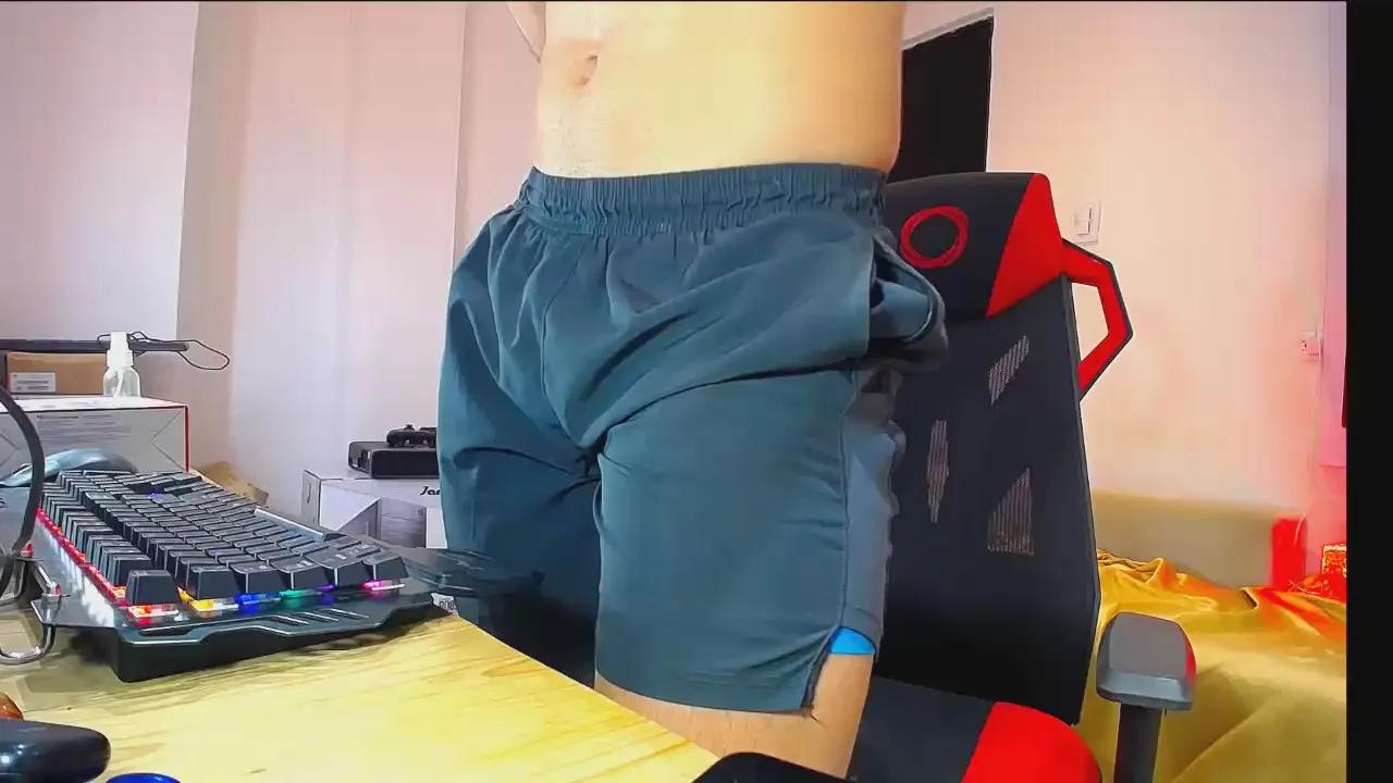 Offline hugo_19cm on Cam4