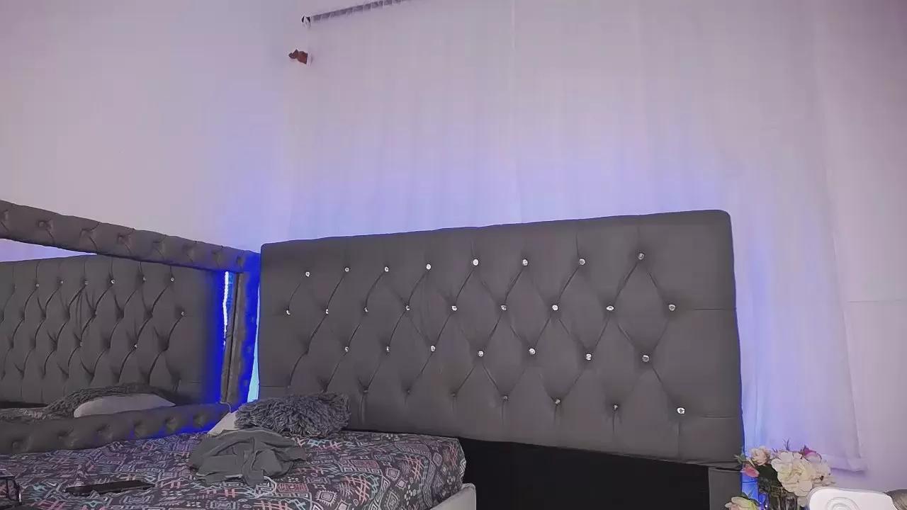 Offline javier_hot27_ on Cam4