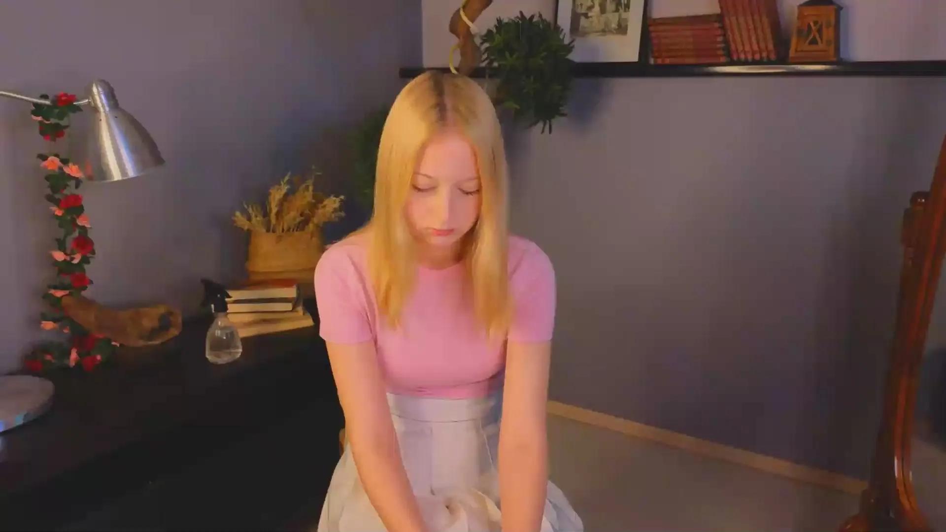 Cam4 JeanieBeynon is Freechat JeanieBeynon —  #pussy #blowjob #gamer #pee #pornstar #lesbian #spanking