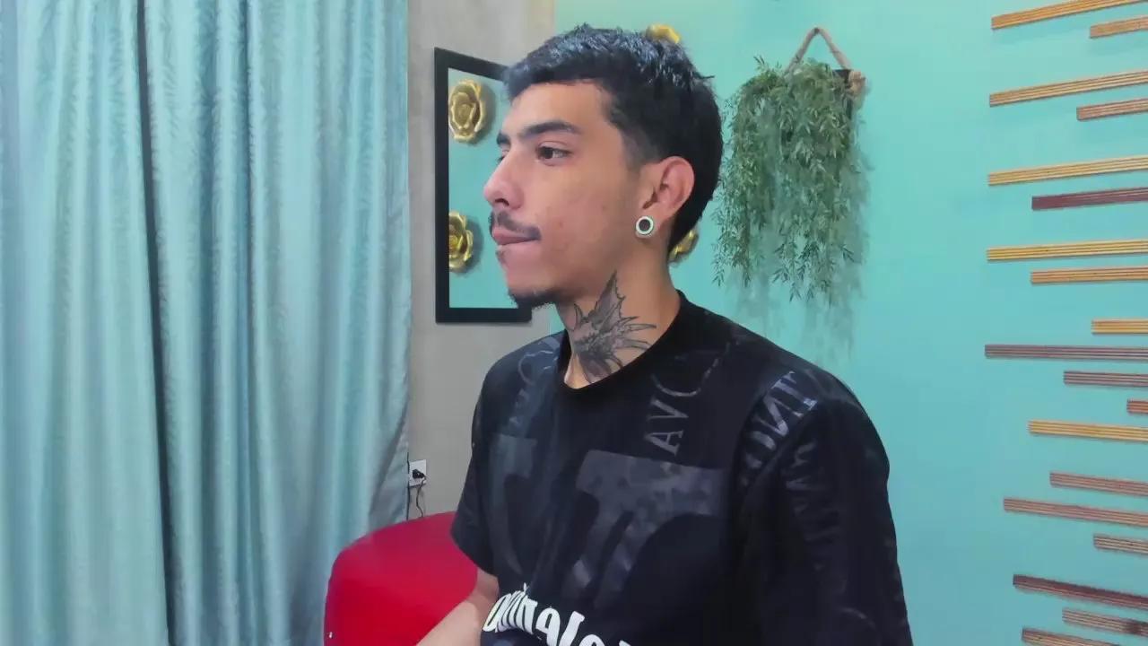 Offline jharol_cardona on Cam4