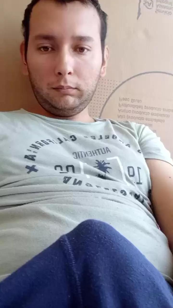 Offline JoeGol96 on Cam4