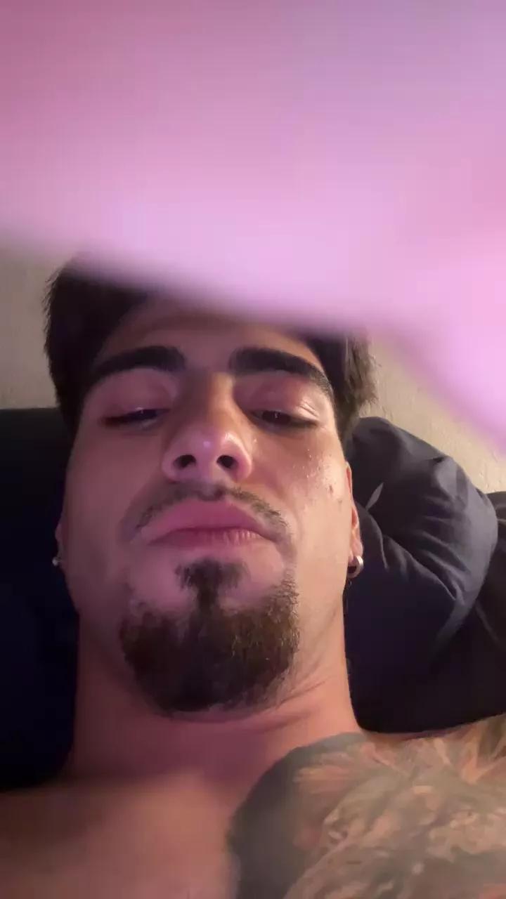 Offline Jovencitobcn21 on Cam4