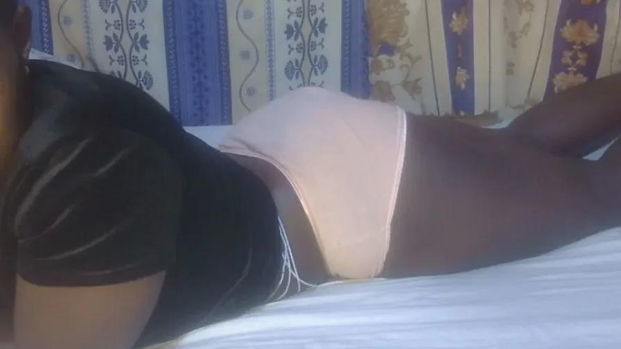 Offline Juicyass_02 on Cam4