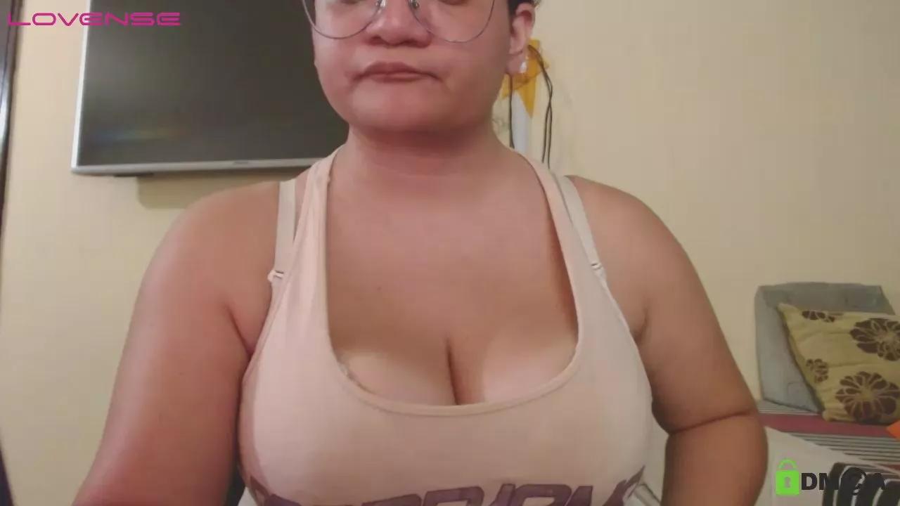 Offline kamilahot3 on Cam4