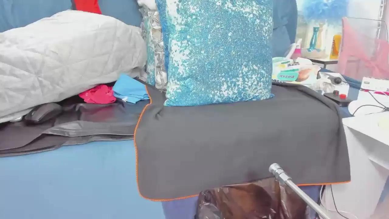 Offline karlahartlley on Cam4