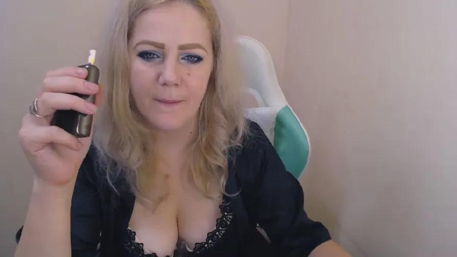 Offline kay_franccis on Cam4