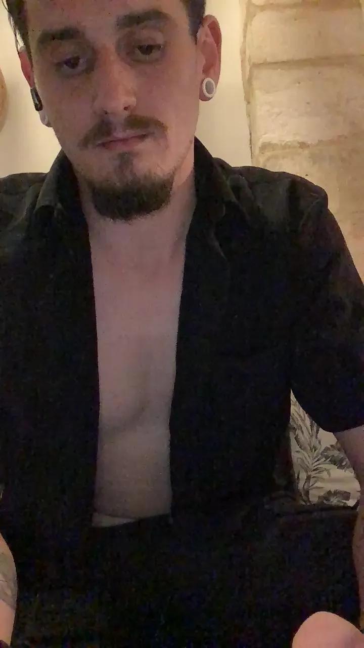 Cam4 KENTPICS is Freechat KENTPICS — #amateur #ass #blowjob #striptease #smoke #milk