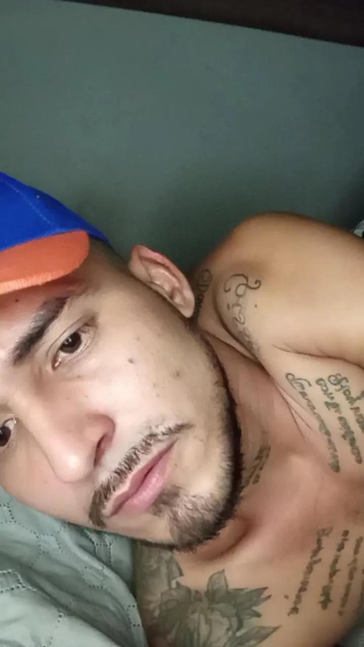 Offline KevinFOX23cms on Cam4