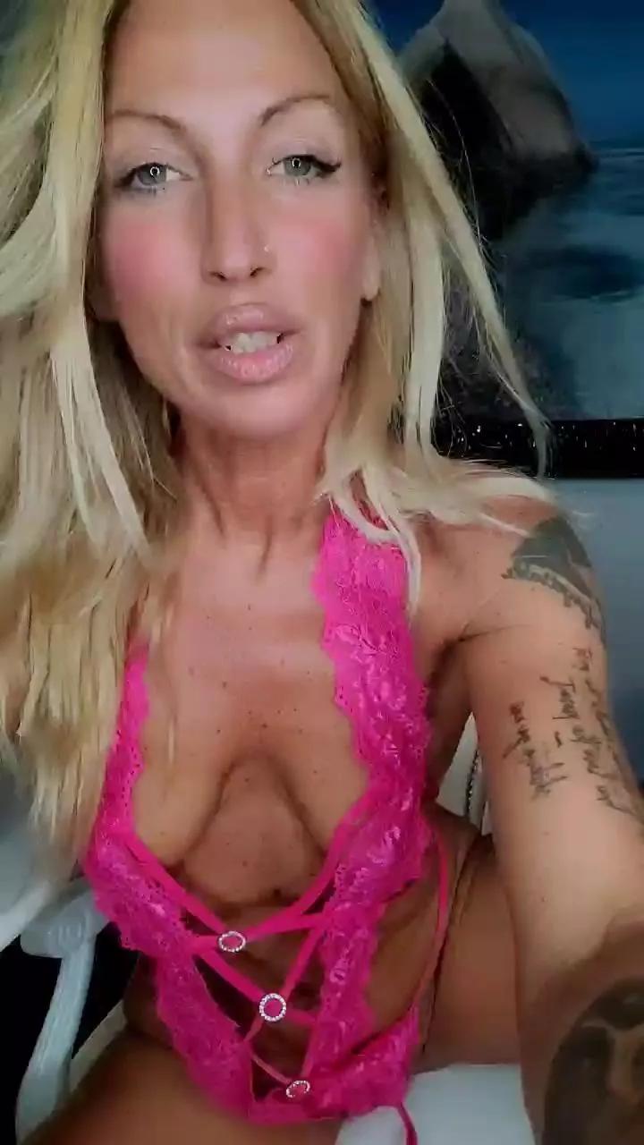 Offline Ladyblue on Cam4