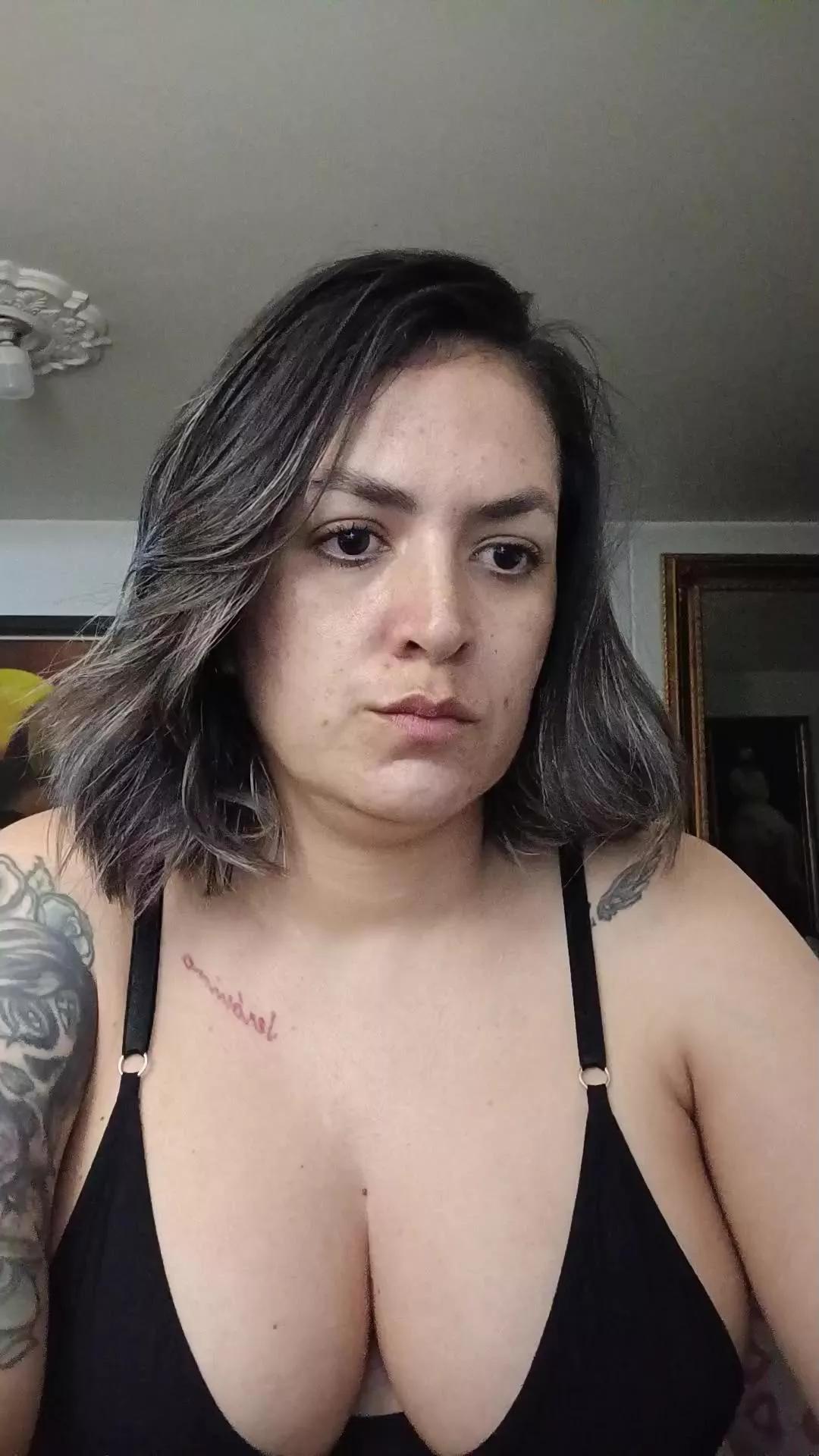 Offline ladykyhara on Cam4