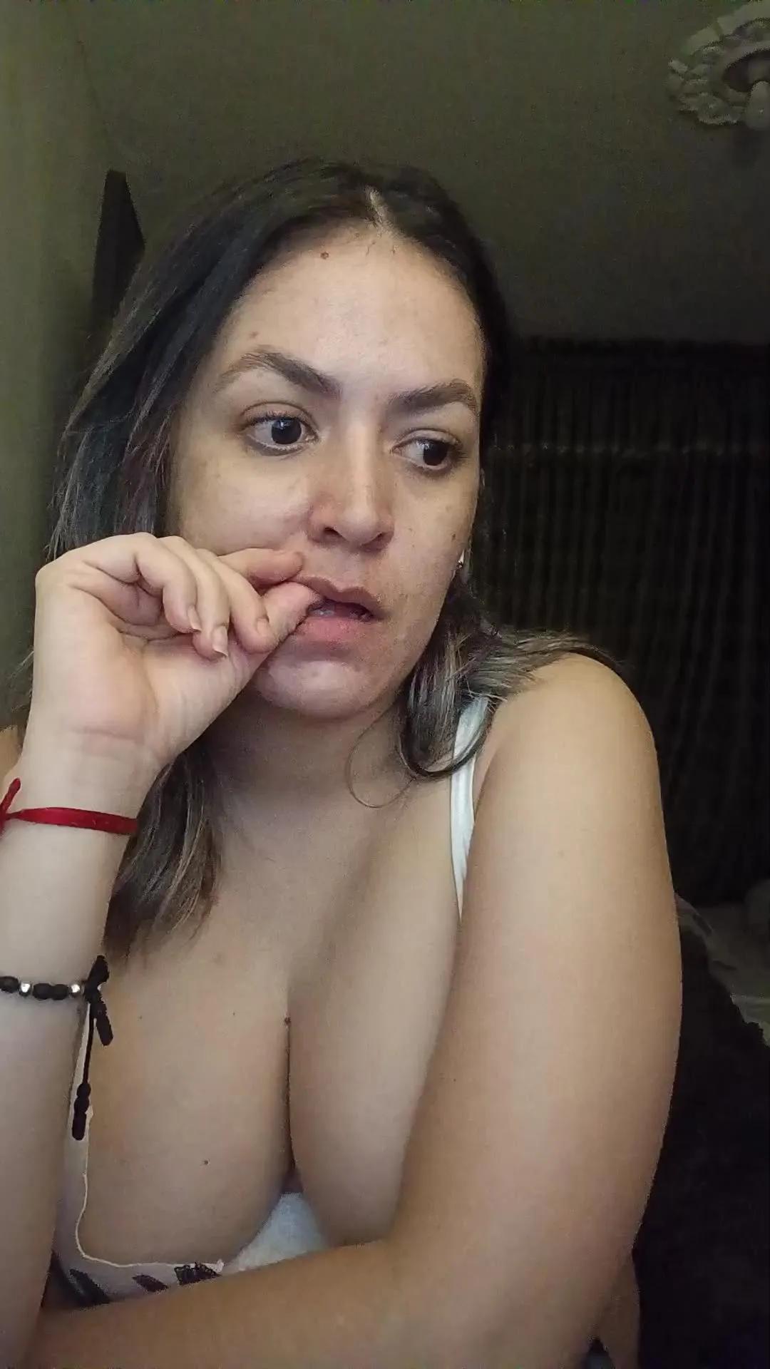 Offline ladykyhara on Cam4