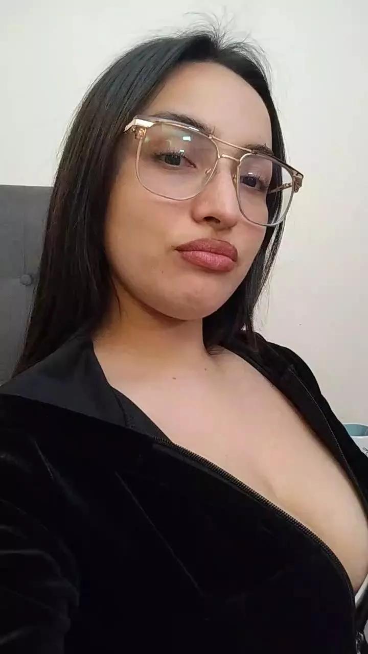 Offline Latinaakita4 on Cam4