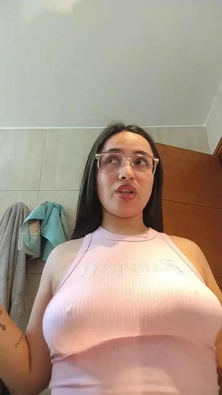 Offline Latinaakita4 on Cam4