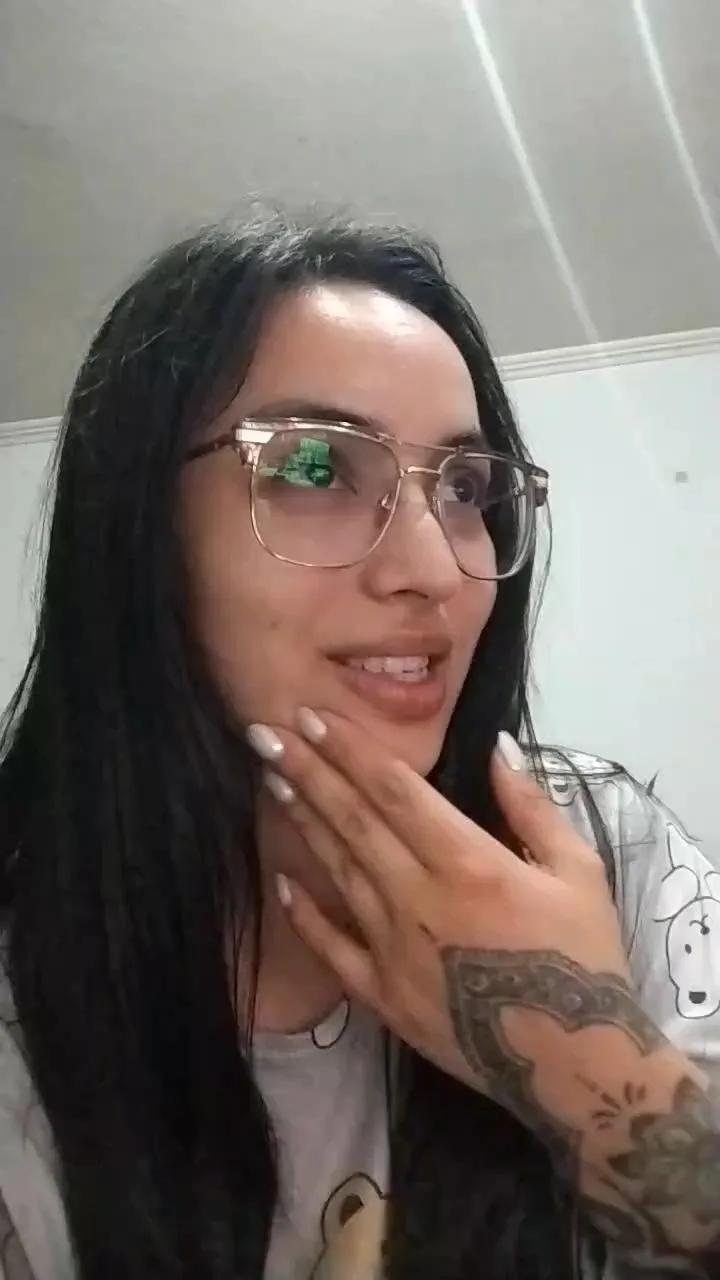 Offline Latinaakita4 on Cam4