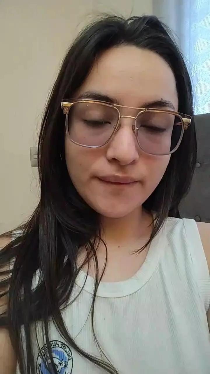 Offline Latinaakita4 on Cam4