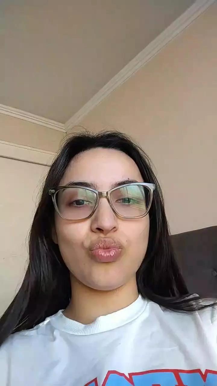 Offline Latinaakita4 on Cam4