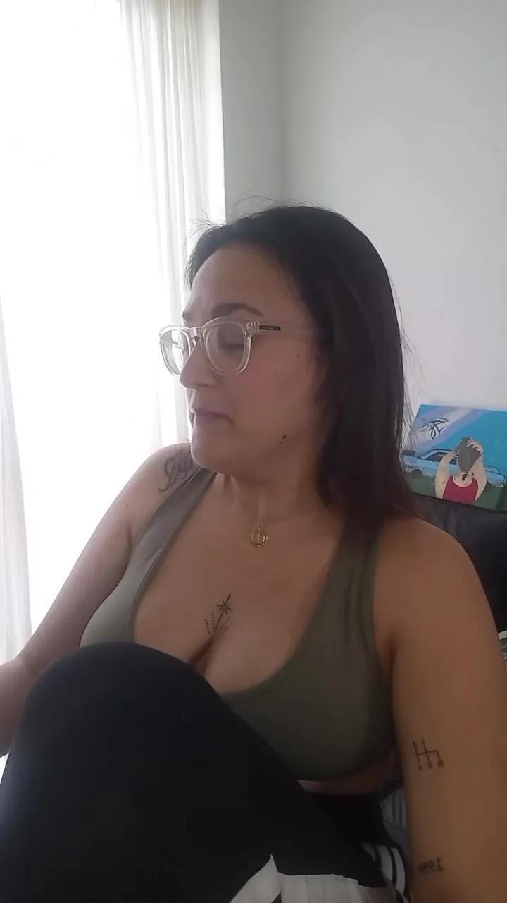 Offline Lawyear69 on Cam4