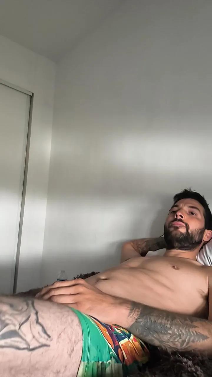 Offline lebrun51 on Cam4