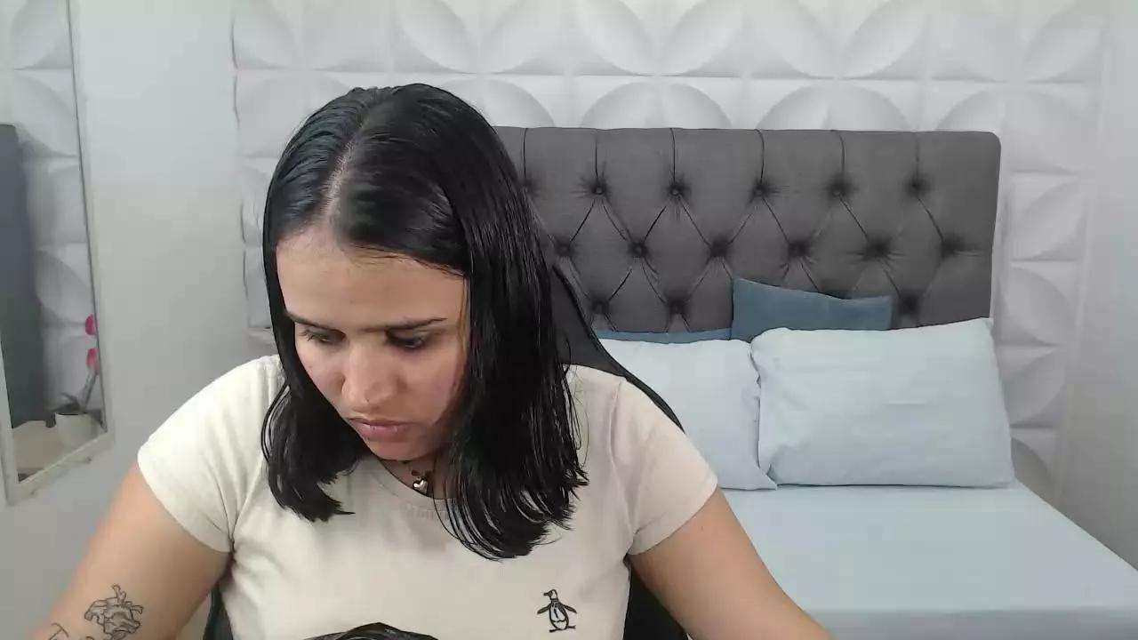 Offline lia_sexx19 on Cam4