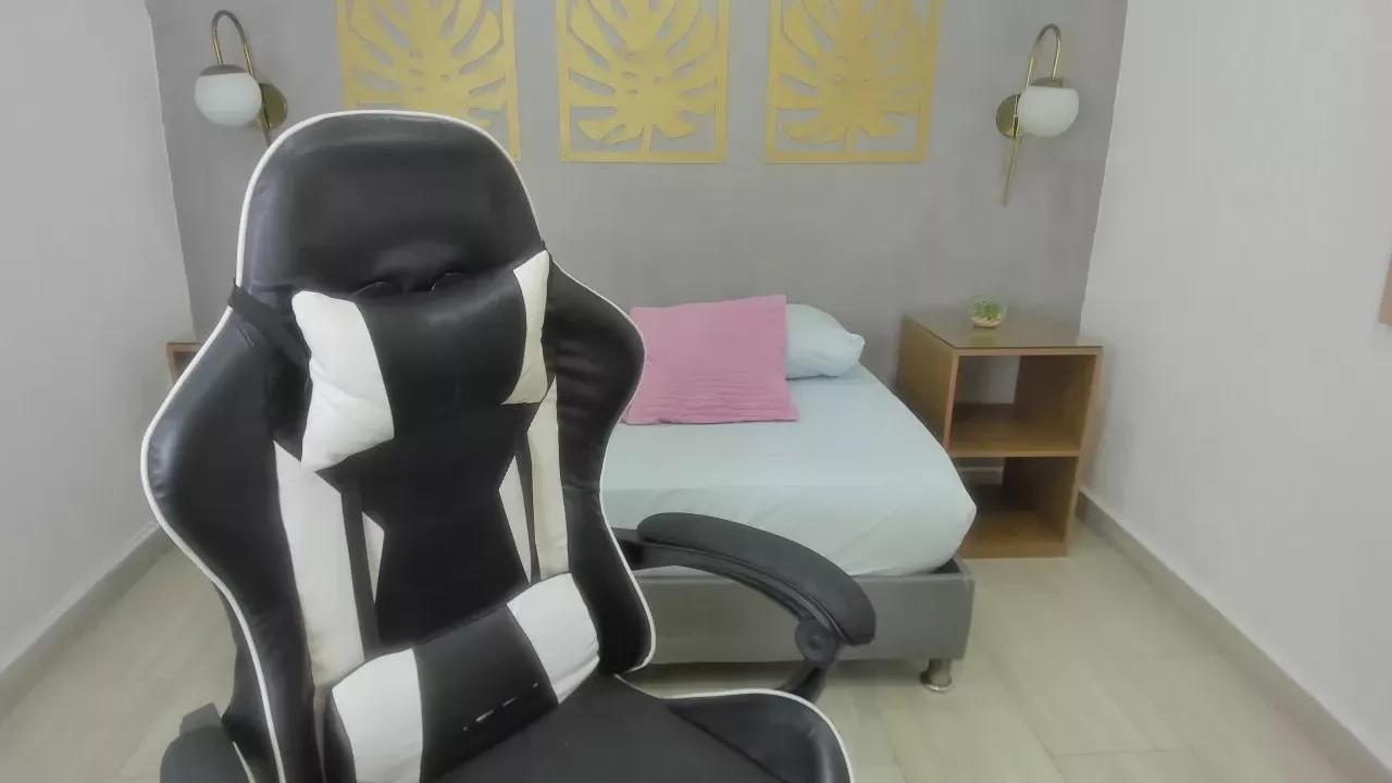 Offline lia_sexx19 on Cam4